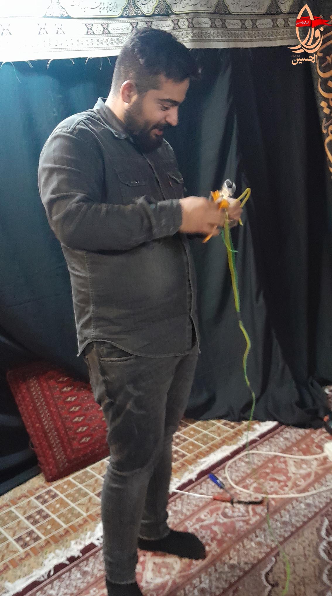 خادمین هیأت زوارالحسین در حال آماده سازی حسینیه شهیددولت آبادی